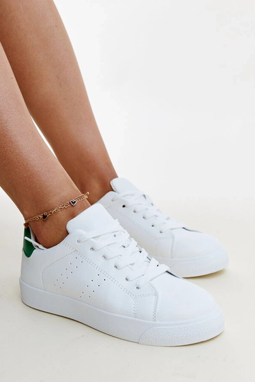 Akila baltos ir žalios...