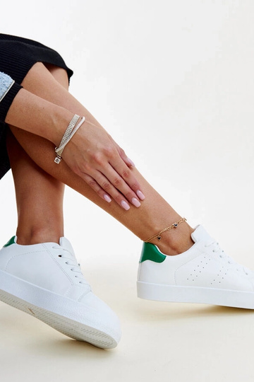 Akila baltos ir žalios... 2