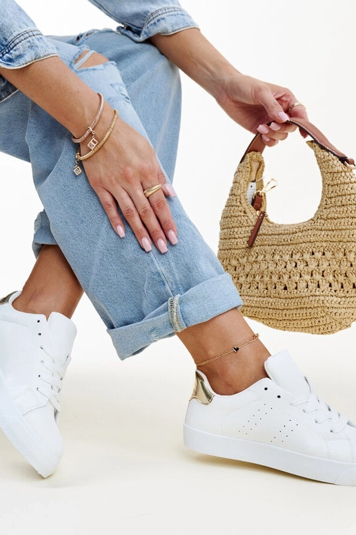 Akila balti ir auksiniai sportbačiai