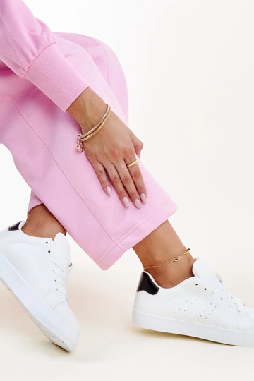 Akila juodos ir baltos...