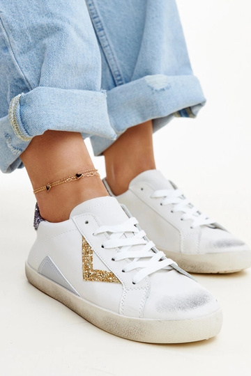 Balti sportiniai bateliai...