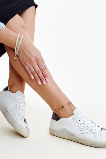 Balti sportiniai bateliai... 2