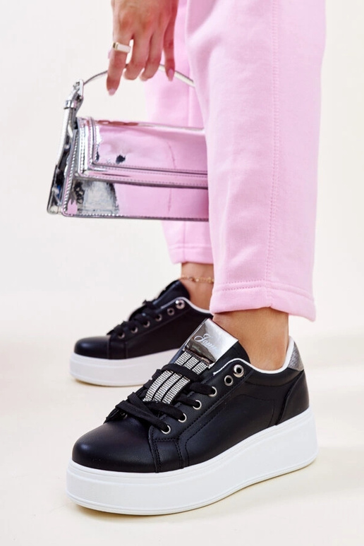 Juodi ir sidabriniai sportbačiai su...