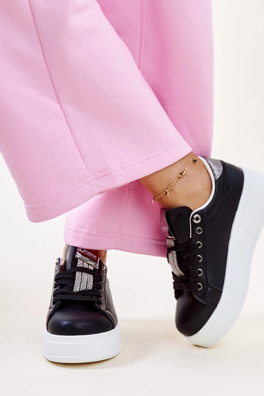 Juodi ir sidabriniai sportbačiai su...