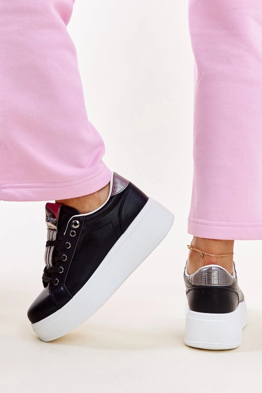 Juodi ir sidabriniai sportbačiai su...