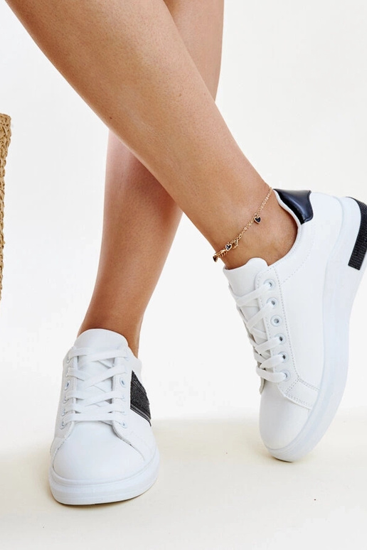 Juodos ir baltos spalvos sportbačiai...