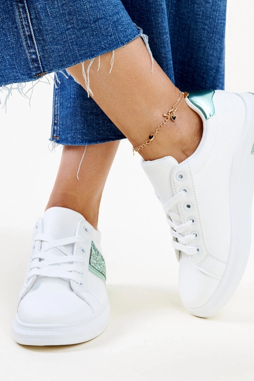 Baltos ir žalios spalvos sportbačiai... Baltos ir žalios spalvos sportbačiai...