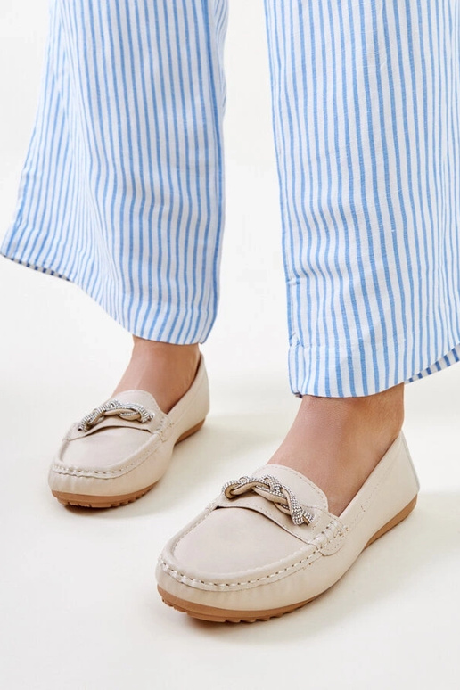 Smėlio spalvos mokasinai dekoruoti...