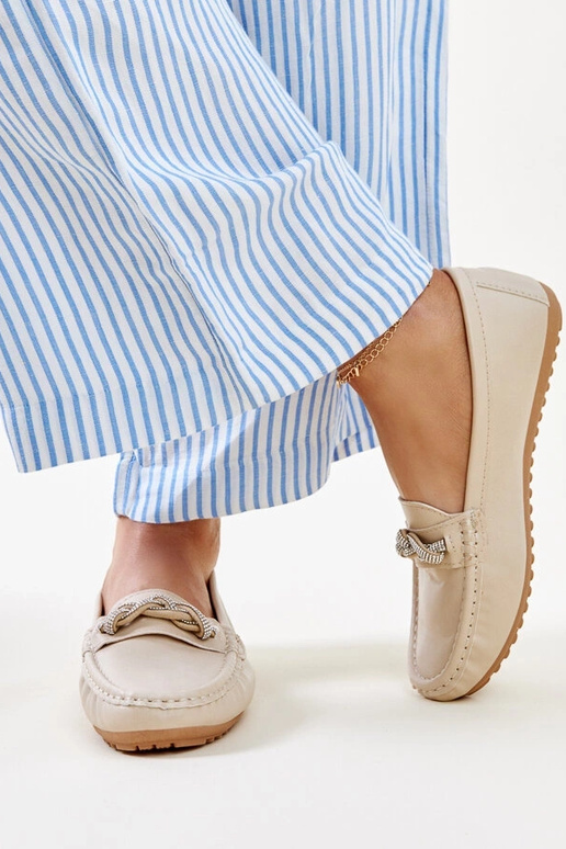 Smėlio spalvos mokasinai dekoruoti...