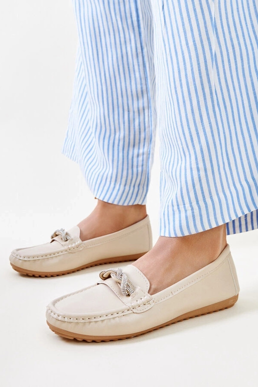 Smėlio spalvos mokasinai dekoruoti...