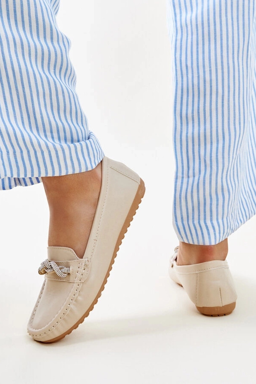 Smėlio spalvos mokasinai dekoruoti...