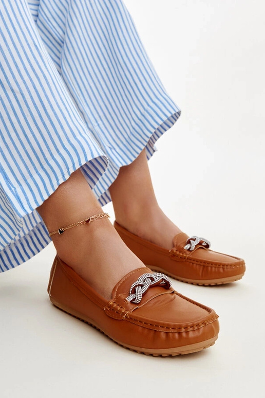 Rudi mokasinai dekoruoti cirkoniais...