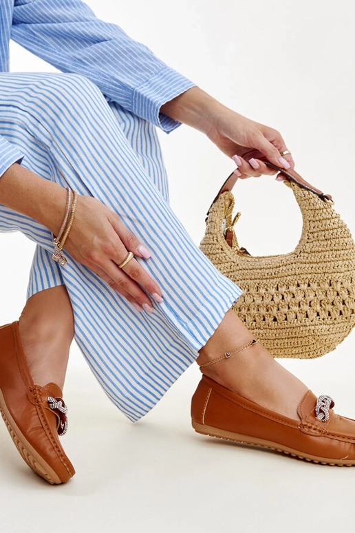 Rudi mokasinai dekoruoti cirkoniais...