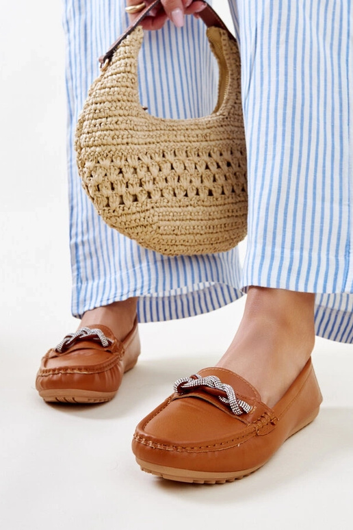 Rudi mokasinai dekoruoti cirkoniais...