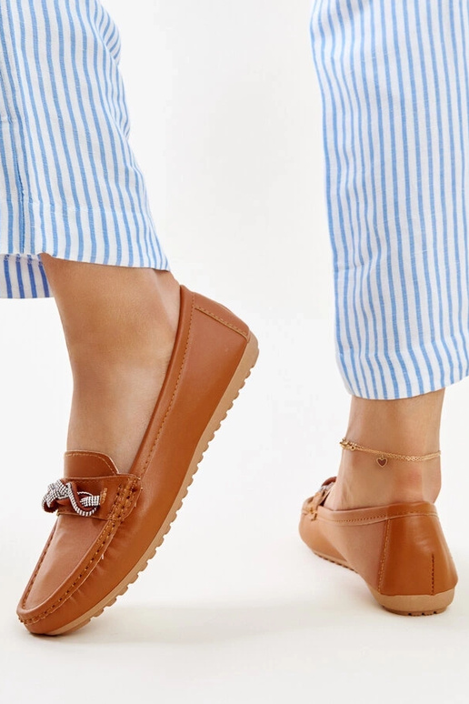 Rudi mokasinai dekoruoti cirkoniais...