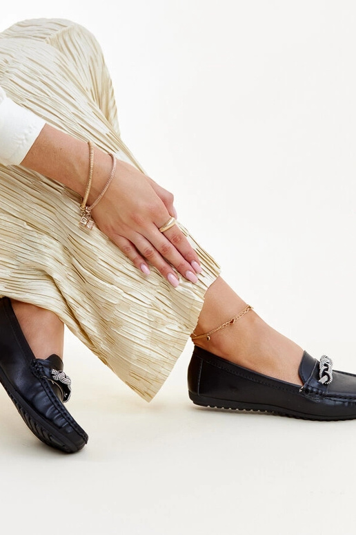 Juodi mokasinai, dekoruoti kalnų...