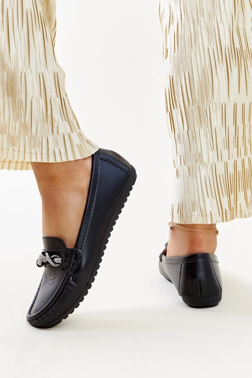 Juodi mokasinai, dekoruoti kalnų...