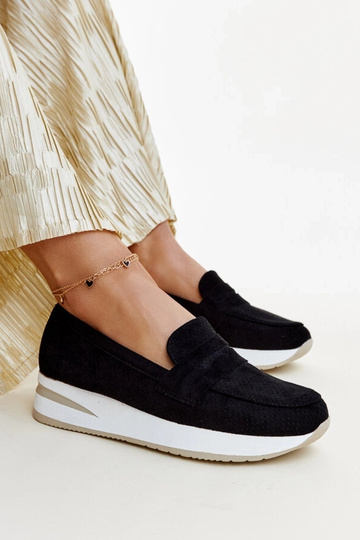 Juodi perforuoti Muna batai