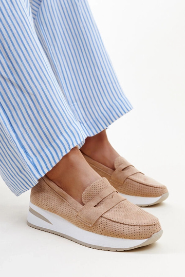 Rudi perforuoti Muna batai