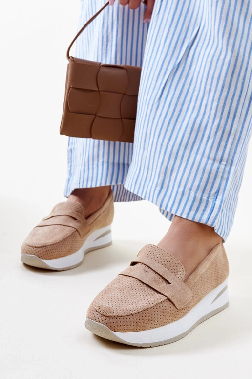 Rudi perforuoti Muna batai