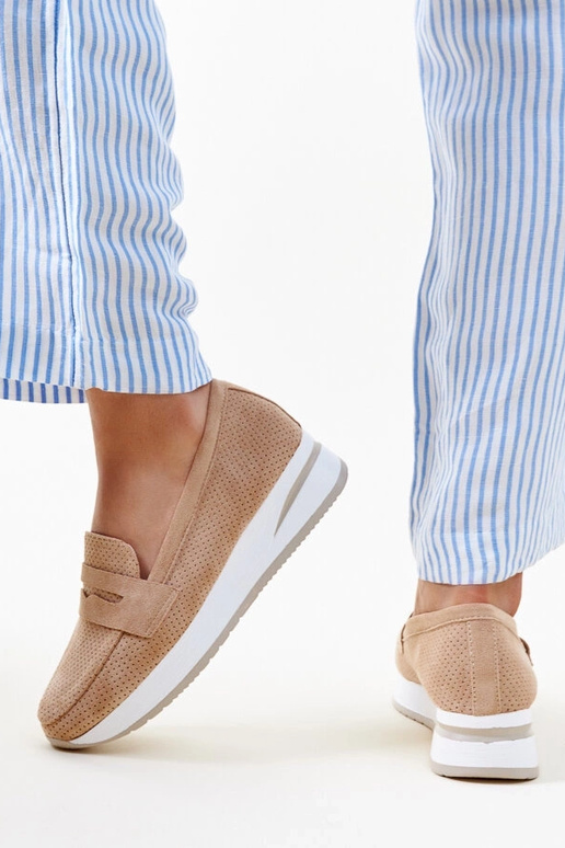 Rudi perforuoti Muna batai