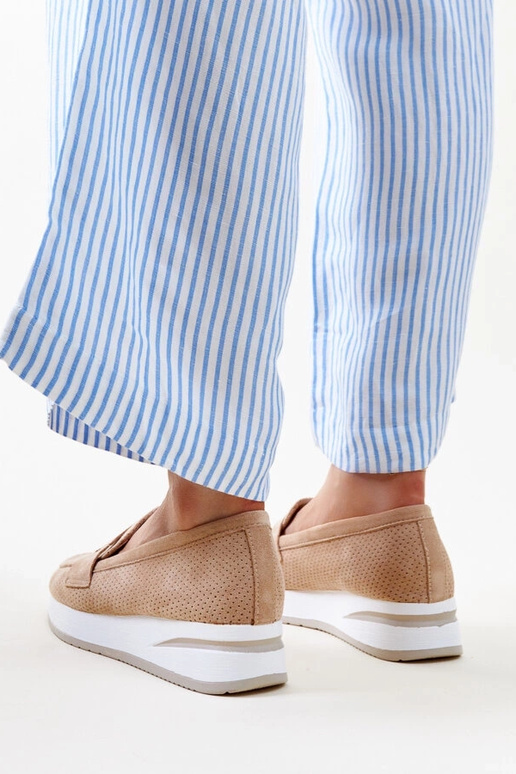 Rudi perforuoti Muna batai