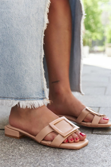 Smėlio spalvos šlepetės su... 2