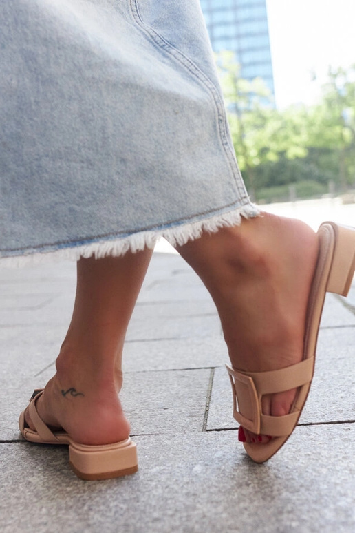 Smėlio spalvos šlepetės su odiniu...