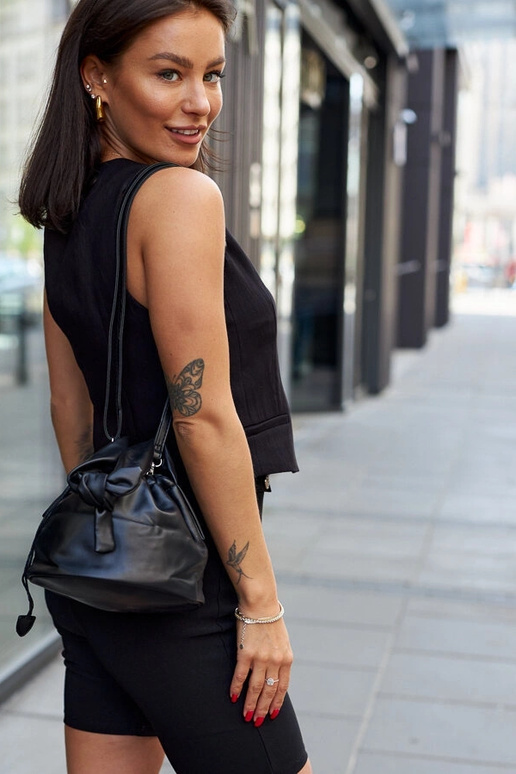 Juodas mažas maišelis tipo "maišelis"... Juodas mažas maišelis tipo "maišelis"...