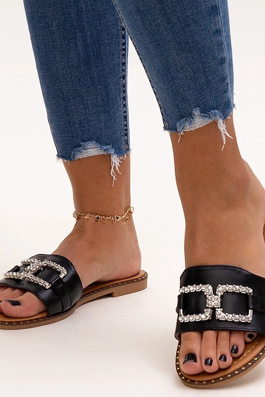 Juodos šlepetės su dekoratyvine... Juodos šlepetės su dekoratyvine...