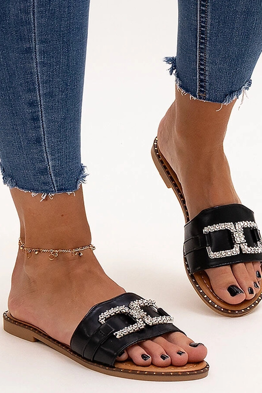 Juodos šlepetės su dekoratyvine... Juodos šlepetės su dekoratyvine...