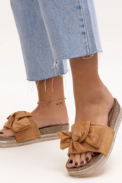 Rudi šlepetės ant masyvaus pado Peletra Rudi šlepetės ant masyvaus pado Peletra