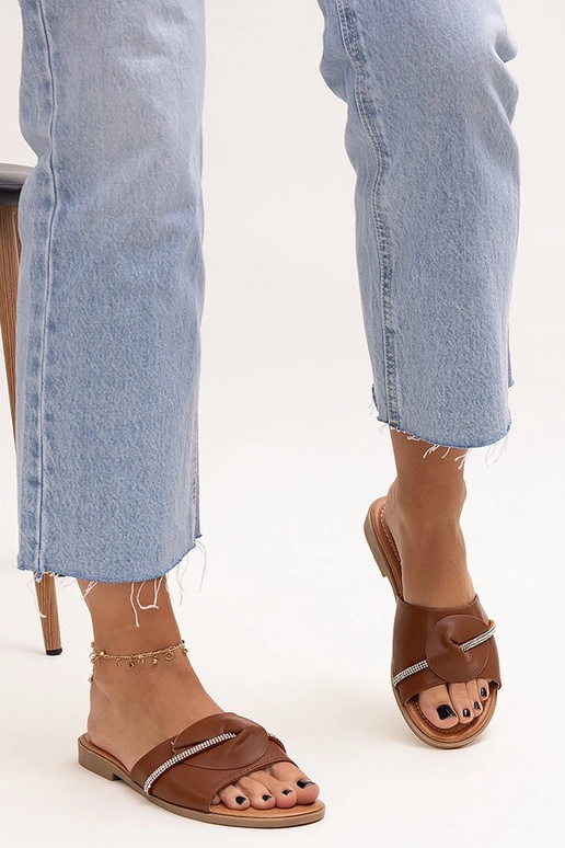 Šlepetės su dirželiu ir cirkoniais Amari Šlepetės su dirželiu ir cirkoniais Amari