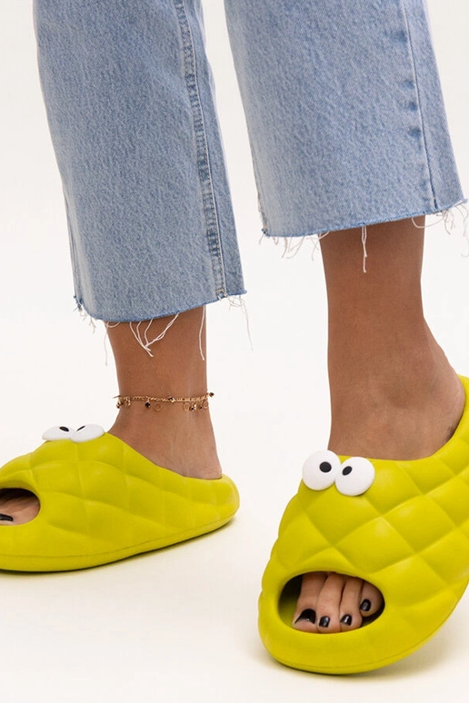 Žalios spalvos putplasčio šlepetės su... Žalios spalvos putplasčio šlepetės su...