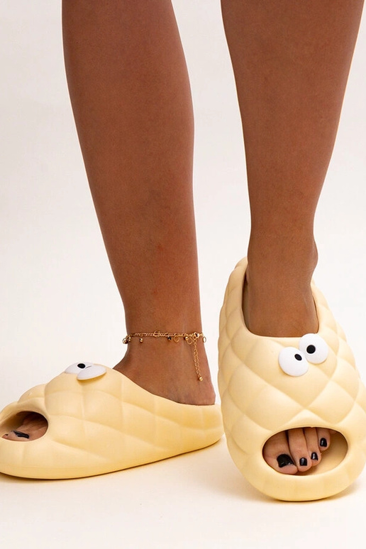 Smėlio spalvos putplasčio šlepetės su... Smėlio spalvos putplasčio šlepetės su...