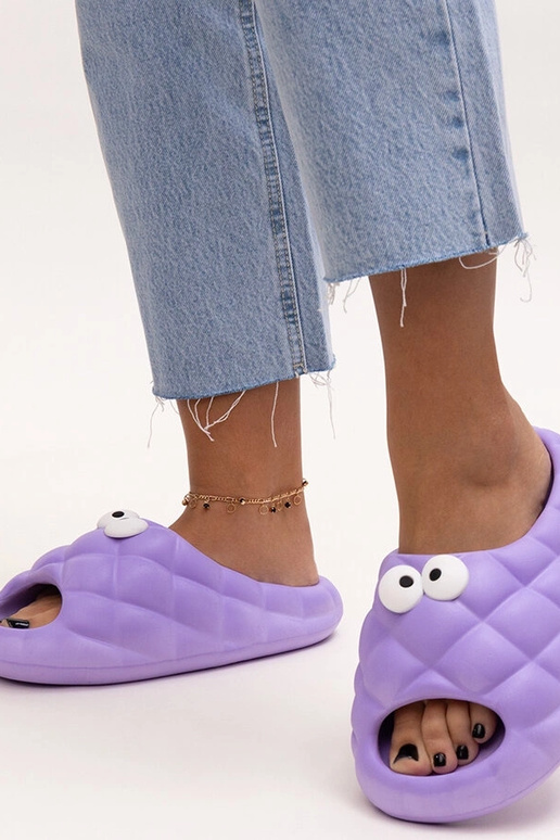 Gorges purpurinės putplasčio šlepetės... Gorges purpurinės putplasčio šlepetės...