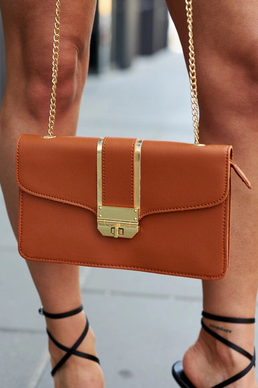 Ruda Elmia grandinėlė per petį