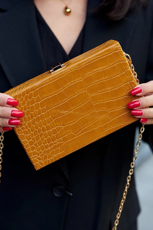 Geltonas ,,bagažinės'' krepšys ant...