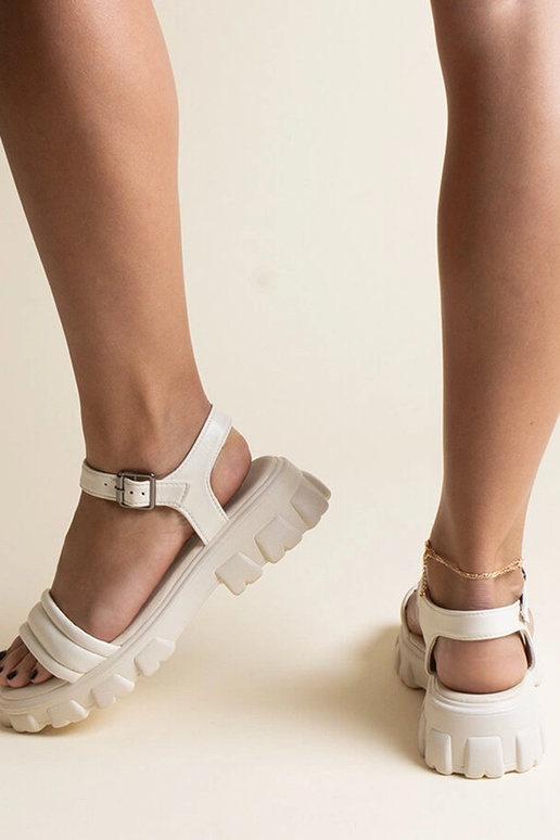 Smėlio spalvos basutės su masyviu...