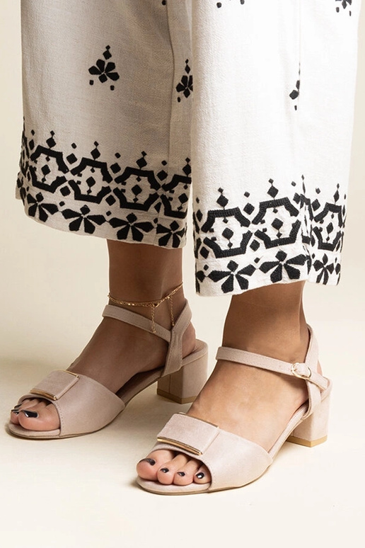 Smėlio spalvos žemakulnės basutės... Smėlio spalvos žemakulnės basutės...