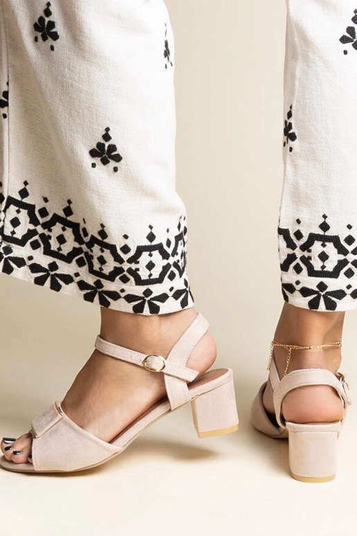 Smėlio spalvos žemakulnės basutės... Smėlio spalvos žemakulnės basutės...