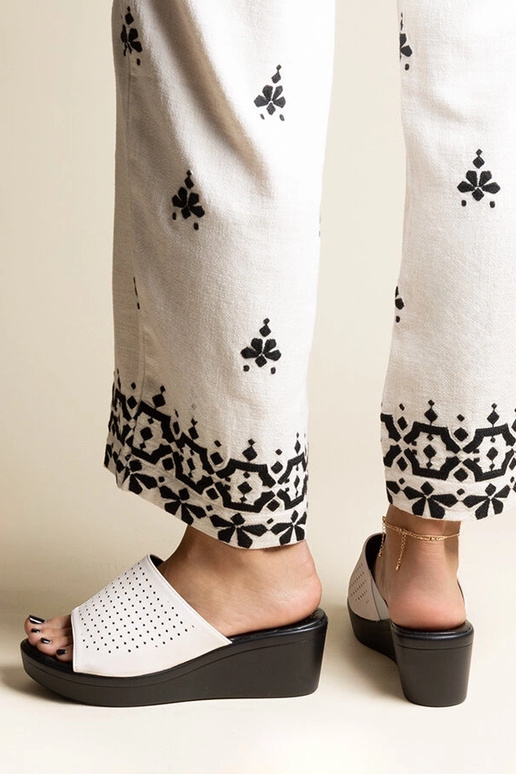 Baltos ažūrinės platforminės...