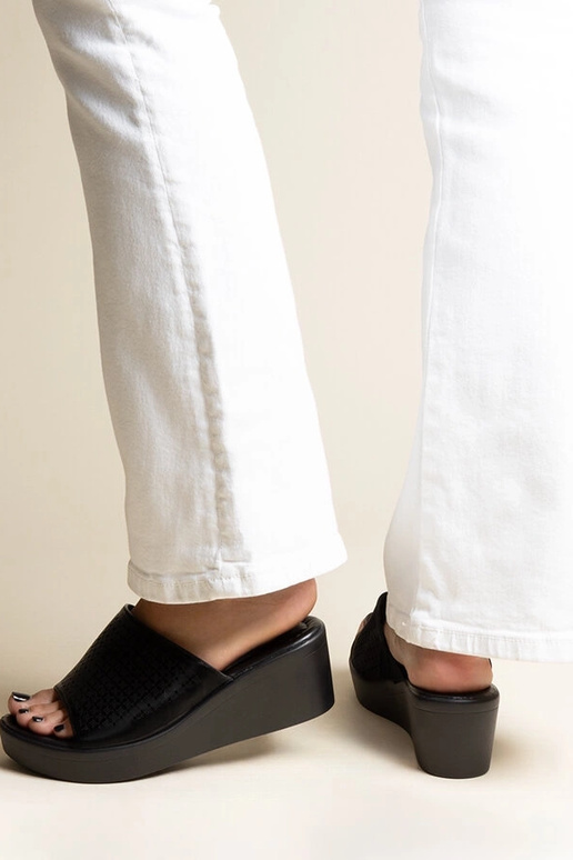 Juodi ažūriniai platforminiai... Juodi ažūriniai platforminiai...