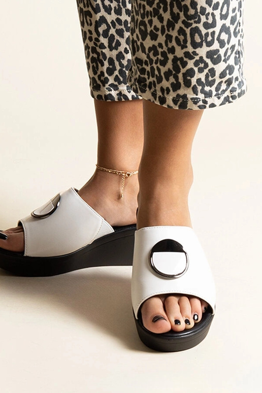 Baltos platforminės basutės su... Baltos platforminės basutės su...