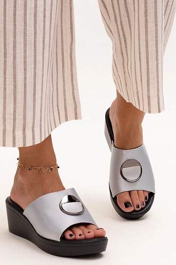 Sidabrinės spalvos sandalai... 2