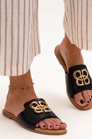 Juodos šlepetės, puoštos... 2