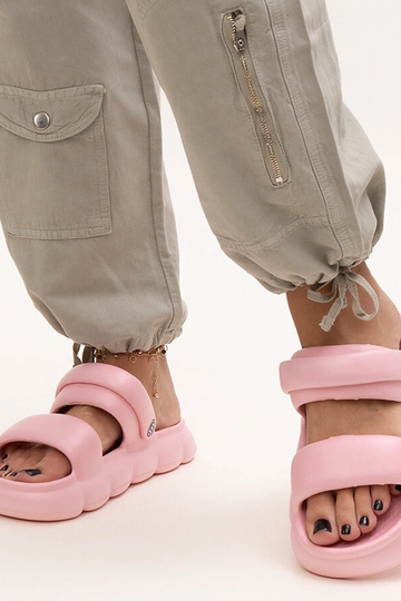 Azewda lengvi vienspalviai...