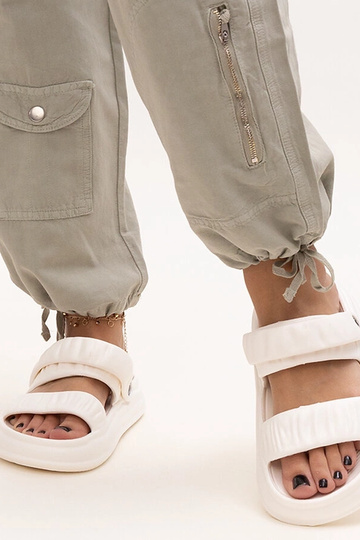 Baltos putų basutės su...