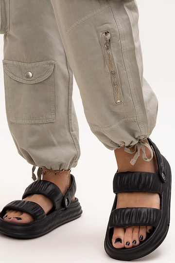 Juodi putų sandalai su...