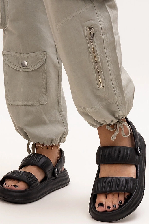 Juodi putų sandalai su raukšlėmis Coreia